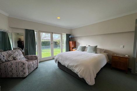 Photo of property in 16 Howard Road, Taradale, Napier, 4112