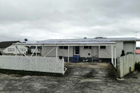 Photo of property in 68 Hutchinsons Road, Bucklands Beach, Auckland, 2014