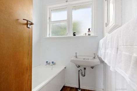 Photo of property in 16 Bancroft Terrace, Newlands, Wellington, 6037