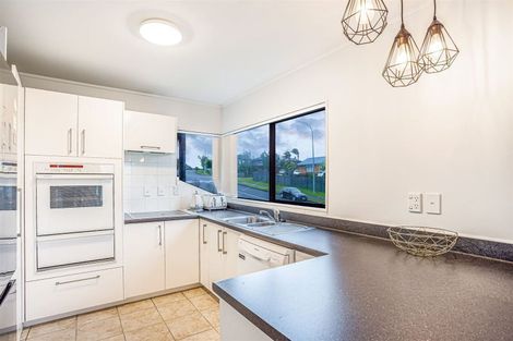 Photo of property in 1/1 Bluefin Way, West Harbour, Auckland, 0618