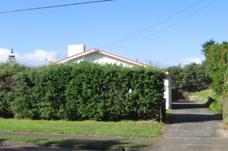 Photo of property in 96 Field Way, Waikanae Beach, Waikanae, 5036