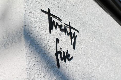 Photo of property in 25 Park Street, Winton, 9720