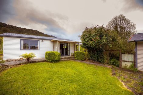 Photo of property in 14 Oxford Street, Taylorville, Greymouth, 7805
