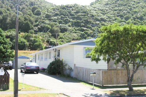 Photo of property in 1/51 Hartford Crescent, Totara Park, Upper Hutt, 5018