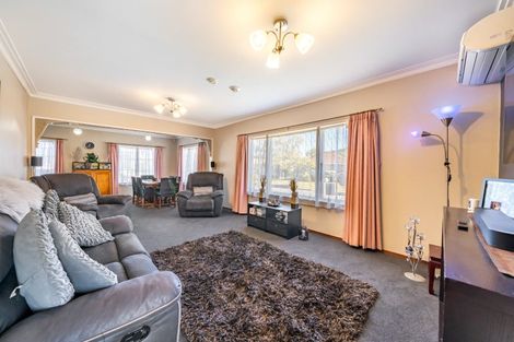 Photo of property in 18 Akron Grove, Totara Park, Upper Hutt, 5018