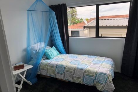 Photo of property in 1/5 Senecio Place, Weymouth, Auckland, 2103