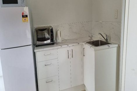 Photo of property in 18 Cheryl Place, Hillcrest, Auckland, 0627