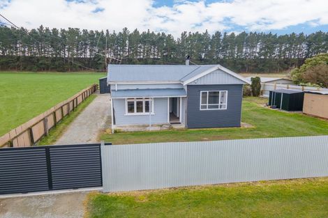 Photo of property in 24 Queen Street, Pareora, 7912
