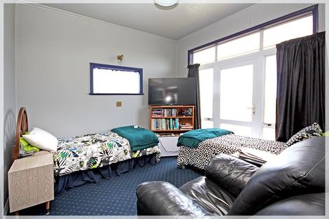 Photo of property in 11 Marine Parade South, Foxton Beach, Foxton, 4815