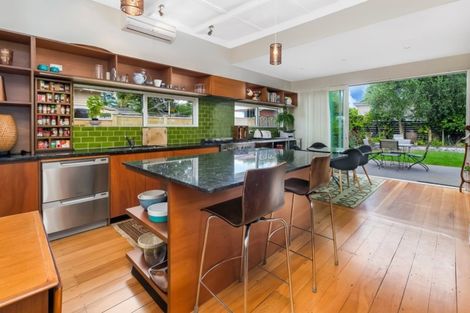 Photo of property in 30 Walker Road, Point Chevalier, Auckland, 1022