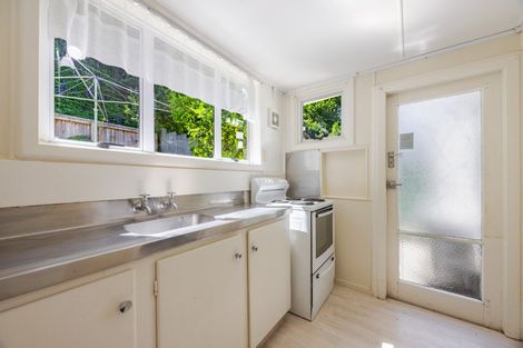 Photo of property in 27 Milton Road, Bluff Hill, Napier, 4110