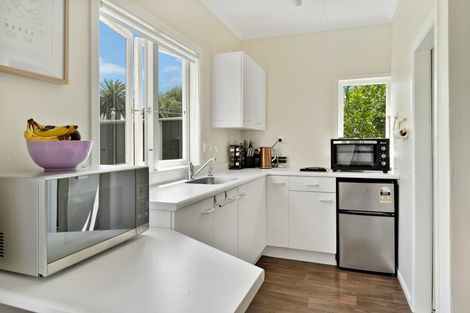 Photo of property in 16 Puriri Road, Waikanae, 5036