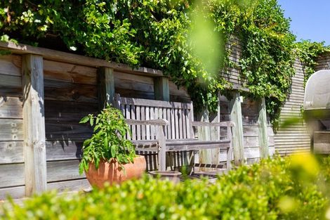 Photo of property in 22 Tio Tio Road, Miramar, Wellington, 6022