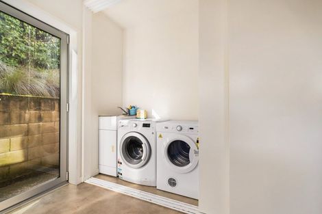 Photo of property in 129a Wynyard Crescent, Fernhill, Queenstown, 9300