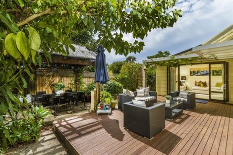 Photo of property in 9a Hanlon Crescent, Narrow Neck, Auckland, 0624