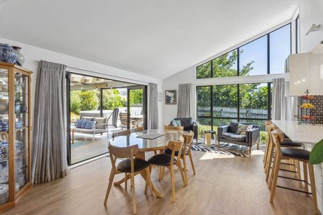 Photo of property in 41 Quadrant Heights, Paraparaumu, 5032