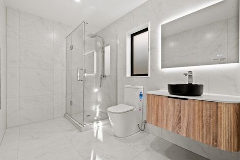 Photo of property in 2/32 Tapuwae Way, Mangere Bridge, 2022