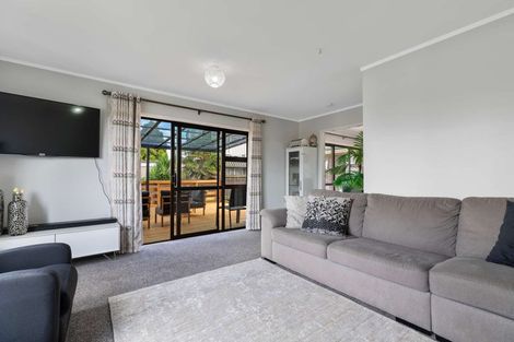 Photo of property in 25 Balgowan Terrace, Conifer Grove, Takanini, 2112