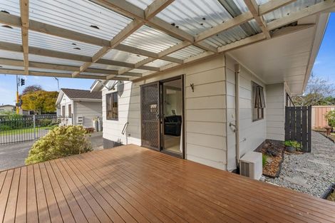 Photo of property in 2/2 Burundi Avenue, Clendon Park, Auckland, 2103
