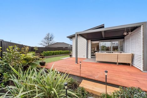 Photo of property in 14 Passchendaele Grove, Trentham, Upper Hutt, 5018