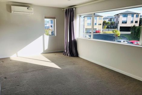 Photo of property in 24 Sohlue Place, Oteha, Auckland, 0632