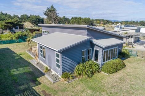 Photo of property in 42 Kent Avenue, Waitarere Beach, Levin, 5510