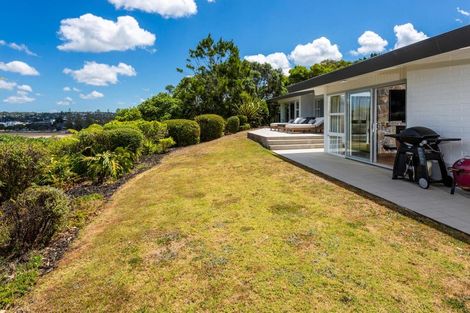 Photo of property in 62 Sharon Road, Waiake, Auckland, 0630