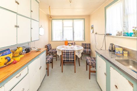 Photo of property in 15 Matipo Street, Castlecliff, Whanganui, 4501