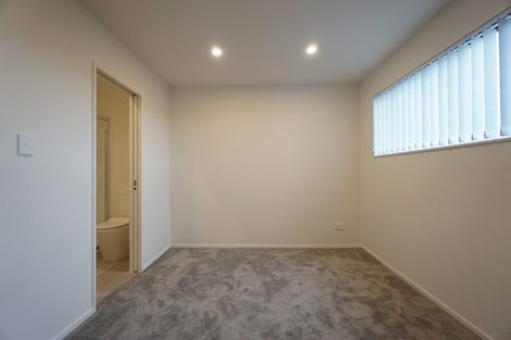 Photo of property in 3/26 Buscomb Avenue, Henderson, Auckland, 0610