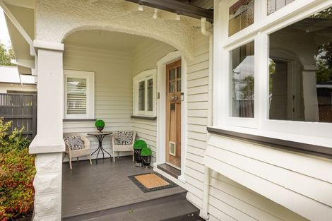 Photo of property in 16 Selwyn Crescent, College Estate, Whanganui, 4500