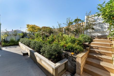 Photo of property in 9 Mayfair Place, Westown, New Plymouth, 4310