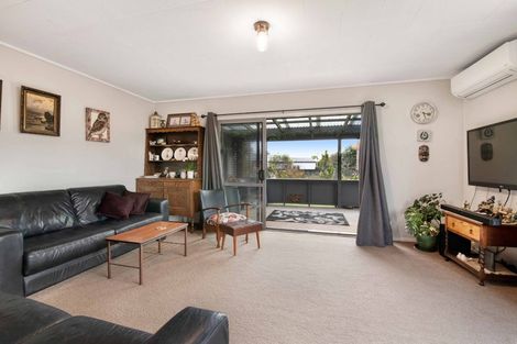 Photo of property in 6 Parakai Avenue, Parakai, 0830