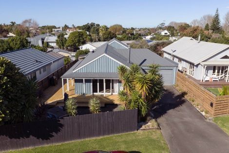 Photo of property in 32 Webb Place, Papamoa Beach, Papamoa, 3118