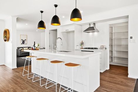 Photo of property in 14 Hooton Drive, Kumeu, 0810