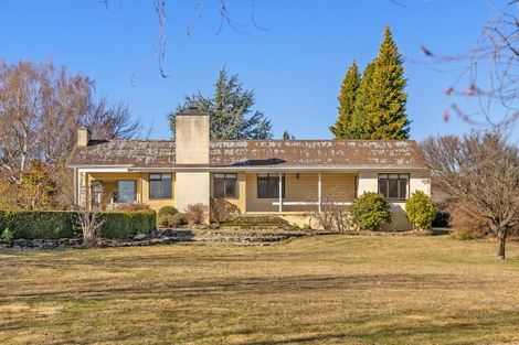 Photo of property in 261 Beacon Point Road, Wanaka, 9305