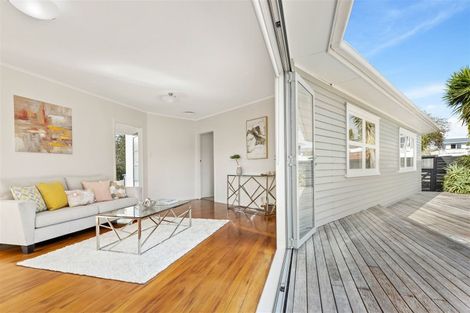 Photo of property in 2 Talavera Place, Te Atatu South, Auckland, 0602