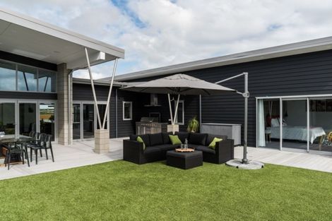 Photo of property in 27 Papareia Road, Karaka, Papakura, 2113