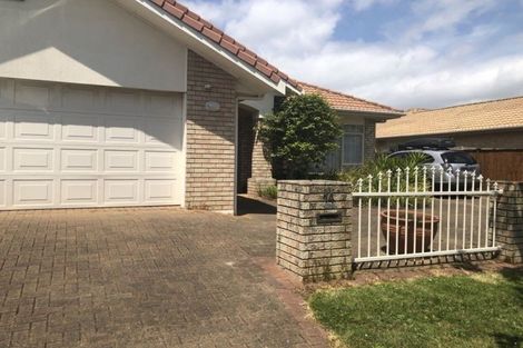 Photo of property in 14 Corta Bella Place, Golflands, Auckland, 2013