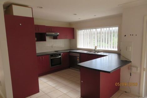 Photo of property in 3a Trelawn Place, Cockle Bay, Auckland, 2014