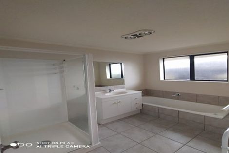 Photo of property in 24 Woodcroft Way, Pukekohe, 2120