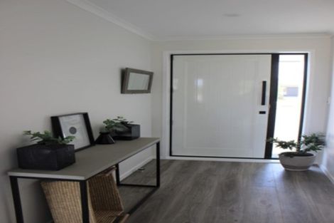 Photo of property in 55a Twin Parks Rise, Papakura, 2110