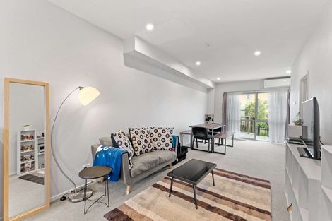 Photo of property in 26/11 Ray Small Drive, Papakura, 2110