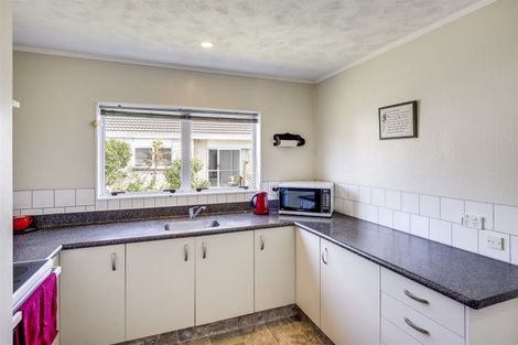 Photo of property in 2/55 Meeanee Road, Taradale, Napier, 4112