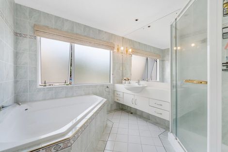 Photo of property in 35 Mccahill Views, Botany Downs, Auckland, 2010