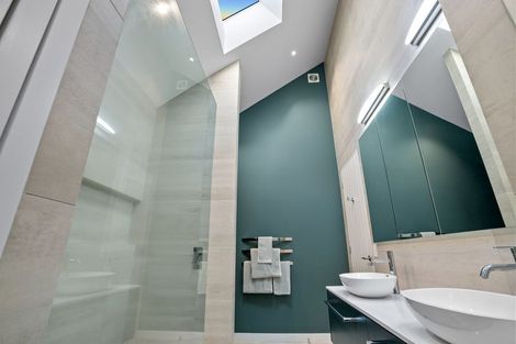 Photo of property in 10 Vaughan Crescent, Murrays Bay, Auckland, 0630