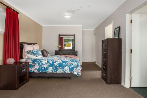 Photo of property in 3a Quinn Grove, Ranui, Porirua, 5024