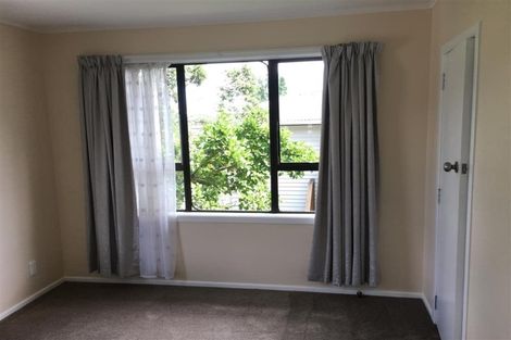 Photo of property in 1/16 Peach Road, Glenfield, Auckland, 0629