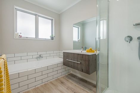 Photo of property in 43 John F Kennedy Drive, Milson, Palmerston North, 4414