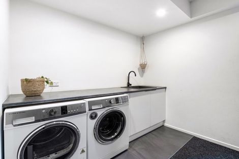 Photo of property in 121a Oceanview Road, Mount Maunganui, 3116