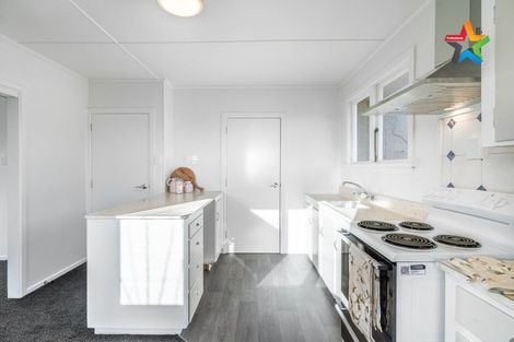 Photo of property in 15 Park Street, Winton, 9720